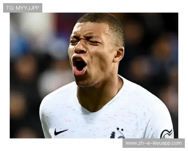 姆巴佩回家乡被粉丝围堵，差点被挤爆